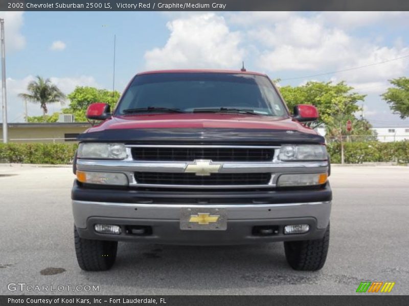 Victory Red / Graphite/Medium Gray 2002 Chevrolet Suburban 2500 LS