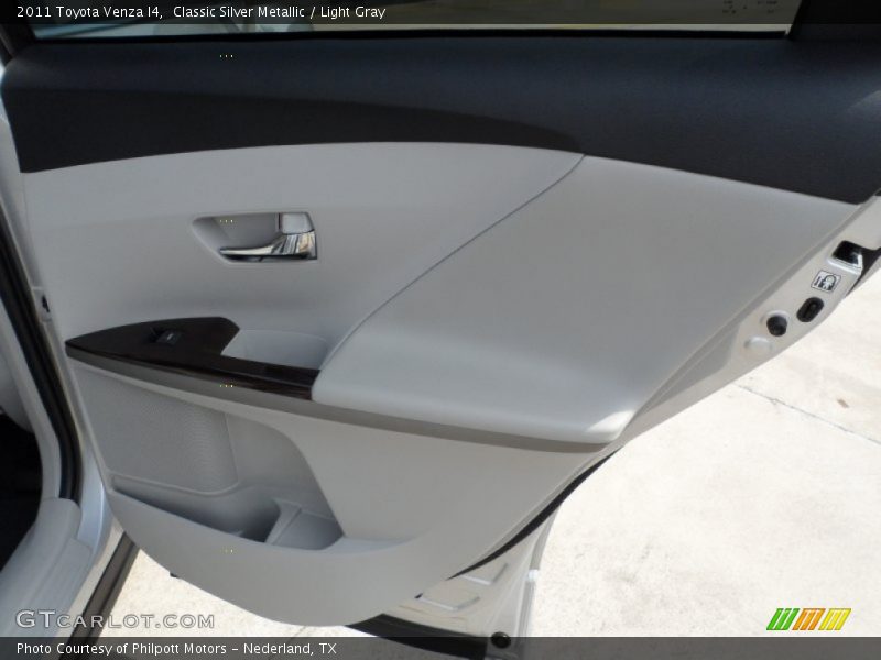 Classic Silver Metallic / Light Gray 2011 Toyota Venza I4