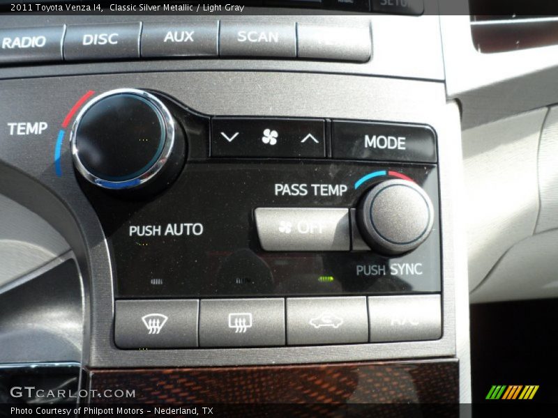 Classic Silver Metallic / Light Gray 2011 Toyota Venza I4