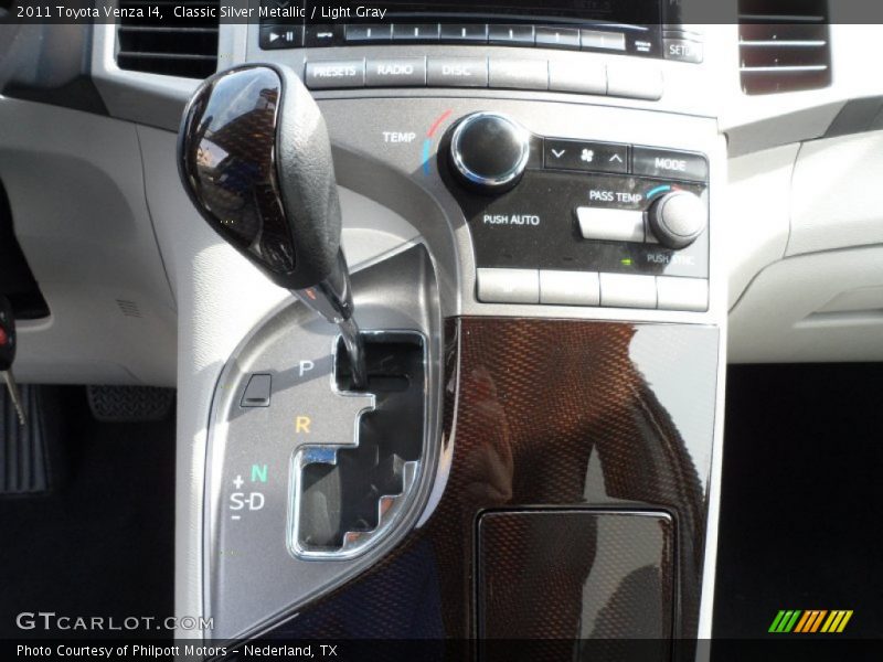 Classic Silver Metallic / Light Gray 2011 Toyota Venza I4
