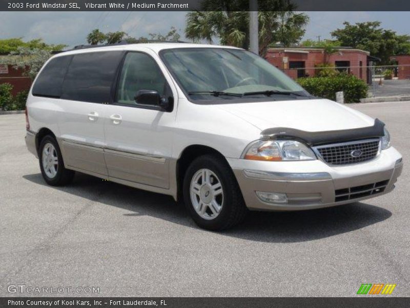 Front 3/4 View of 2003 Windstar SEL