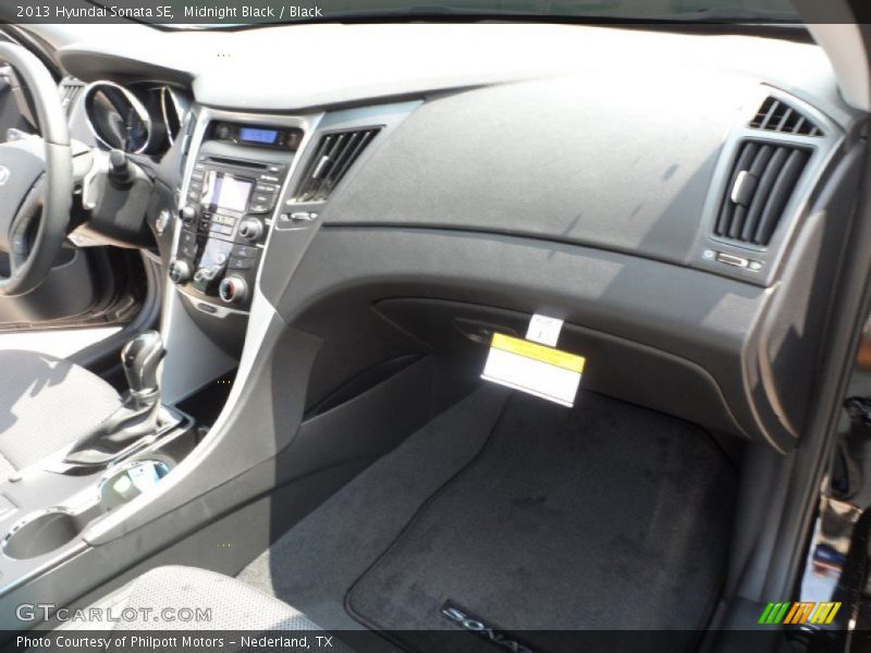 Midnight Black / Black 2013 Hyundai Sonata SE