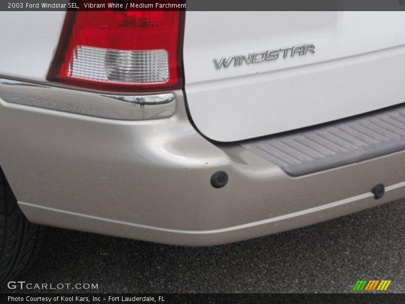 Vibrant White / Medium Parchment 2003 Ford Windstar SEL