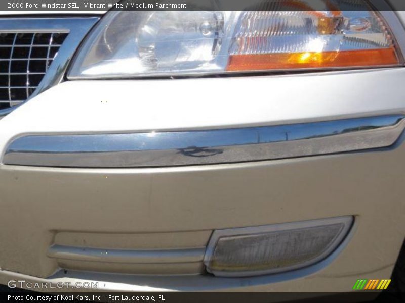 Vibrant White / Medium Parchment 2000 Ford Windstar SEL