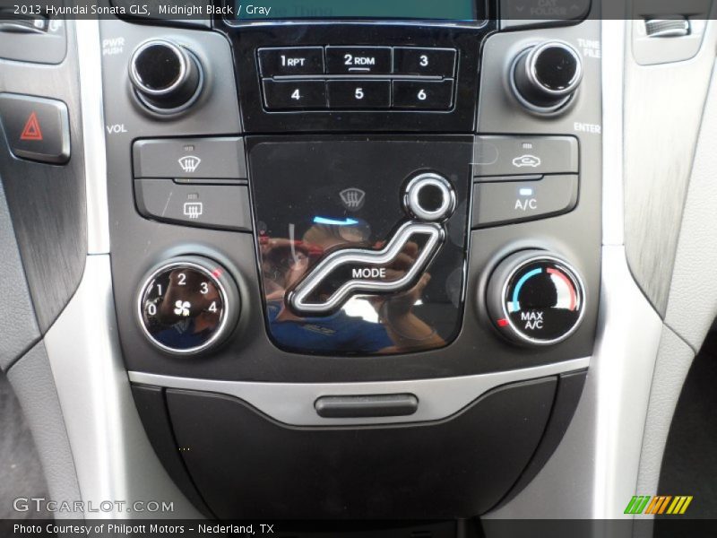 Midnight Black / Gray 2013 Hyundai Sonata GLS