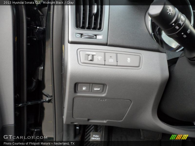 Midnight Black / Gray 2013 Hyundai Sonata GLS