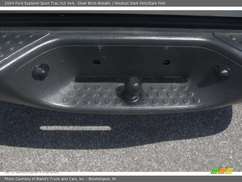 Silver Birch Metallic / Medium Dark Flint/Dark Flint 2004 Ford Explorer Sport Trac XLS 4x4