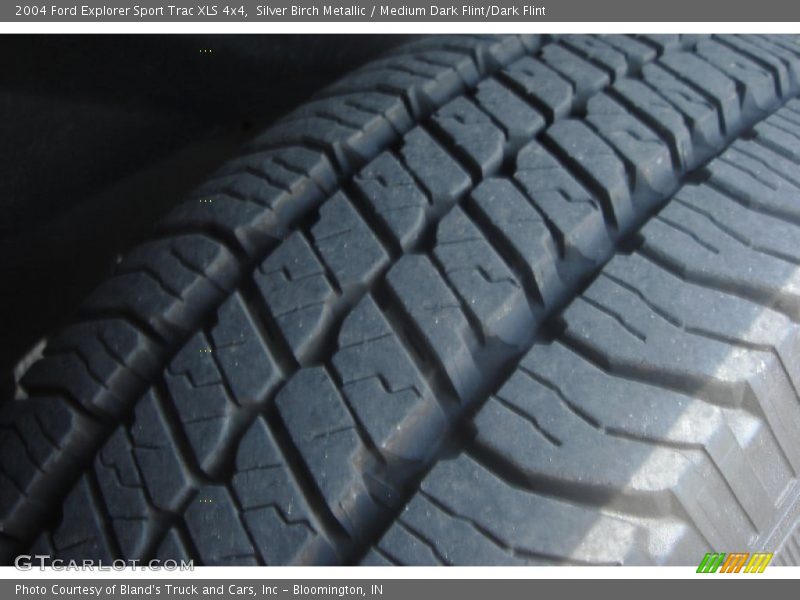 Silver Birch Metallic / Medium Dark Flint/Dark Flint 2004 Ford Explorer Sport Trac XLS 4x4