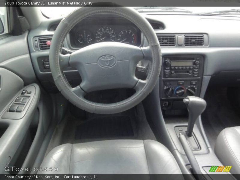 Dashboard of 2000 Camry LE