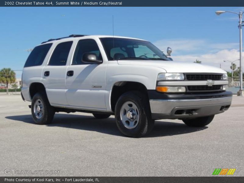 Front 3/4 View of 2002 Tahoe 4x4