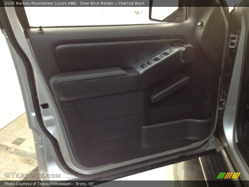 Silver Birch Metallic / Charcoal Black 2006 Mercury Mountaineer Luxury AWD