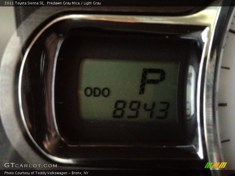 Predawn Gray Mica / Light Gray 2011 Toyota Sienna SE