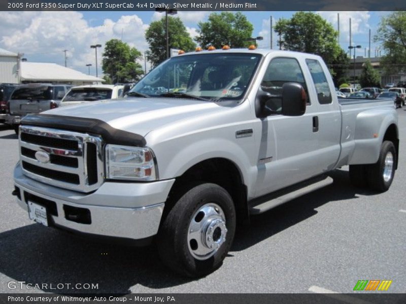 Front 3/4 View of 2005 F350 Super Duty XLT SuperCab 4x4 Dually
