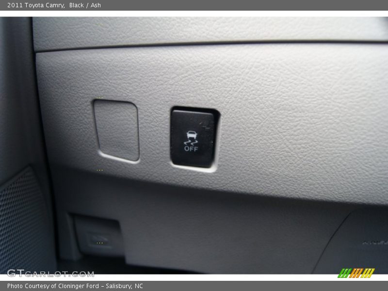 Black / Ash 2011 Toyota Camry