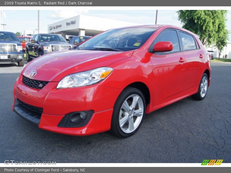 Front 3/4 View of 2009 Matrix S