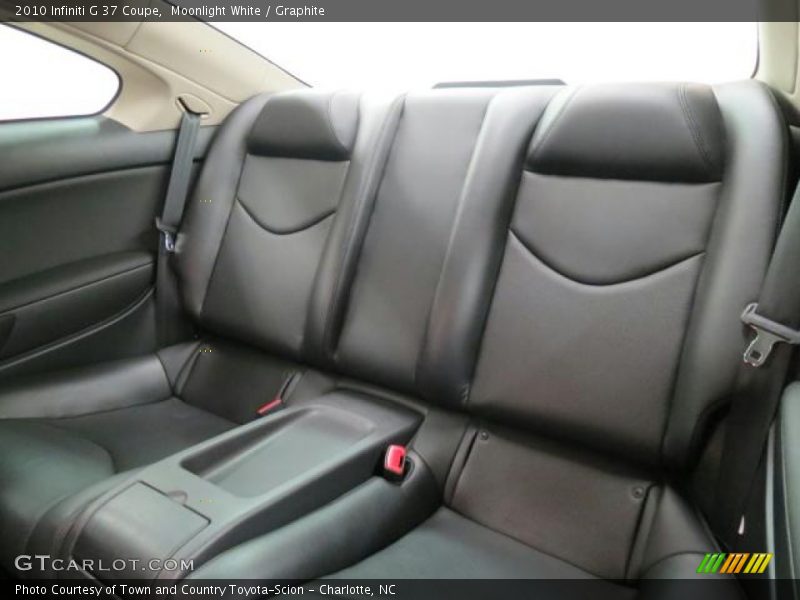Rear Seat of 2010 G 37 Coupe