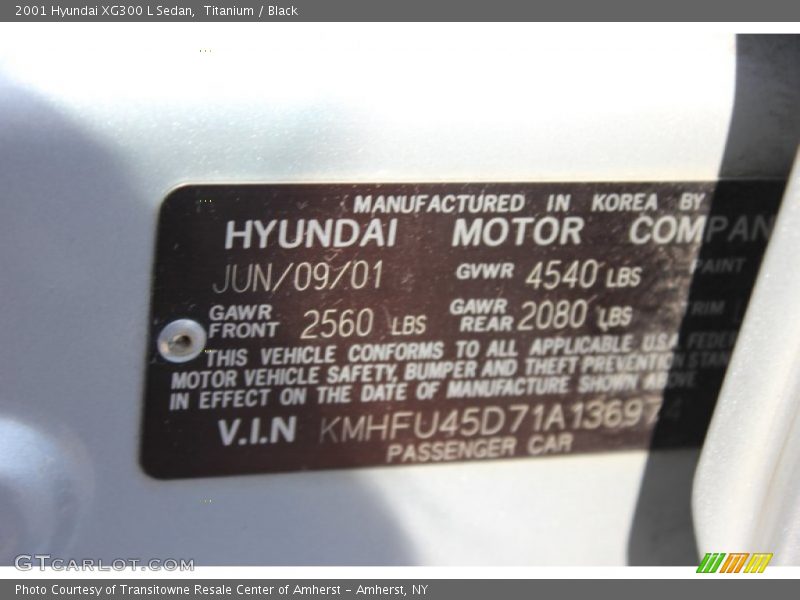 Titanium / Black 2001 Hyundai XG300 L Sedan