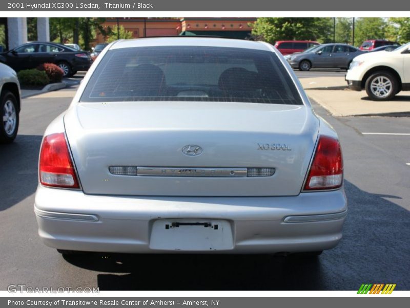 Titanium / Black 2001 Hyundai XG300 L Sedan