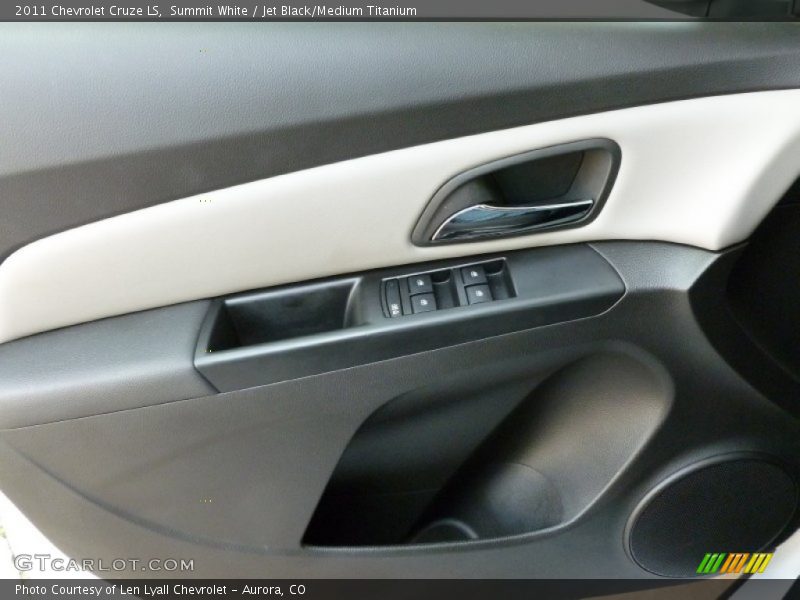 Summit White / Jet Black/Medium Titanium 2011 Chevrolet Cruze LS