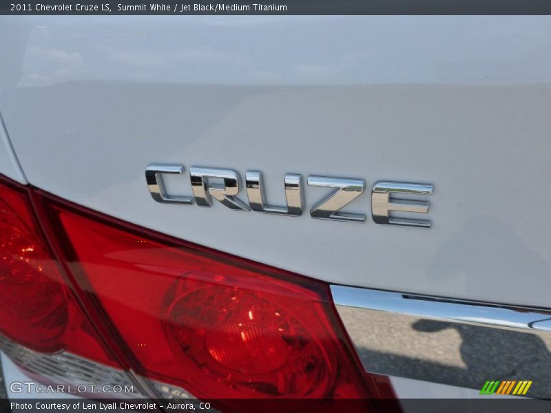 Summit White / Jet Black/Medium Titanium 2011 Chevrolet Cruze LS
