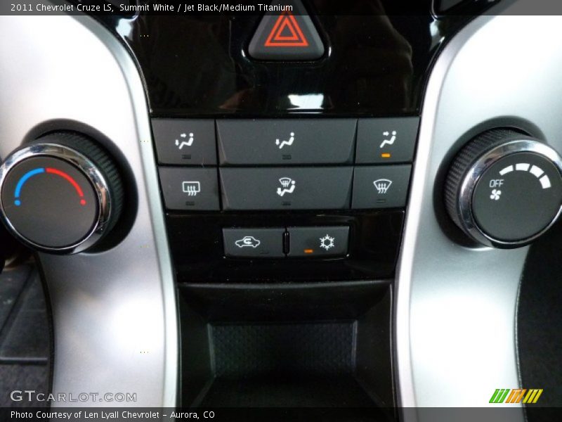 Summit White / Jet Black/Medium Titanium 2011 Chevrolet Cruze LS