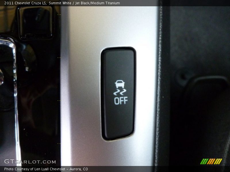 Summit White / Jet Black/Medium Titanium 2011 Chevrolet Cruze LS