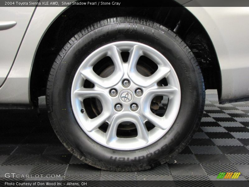 Silver Shadow Pearl / Stone Gray 2004 Toyota Sienna XLE AWD