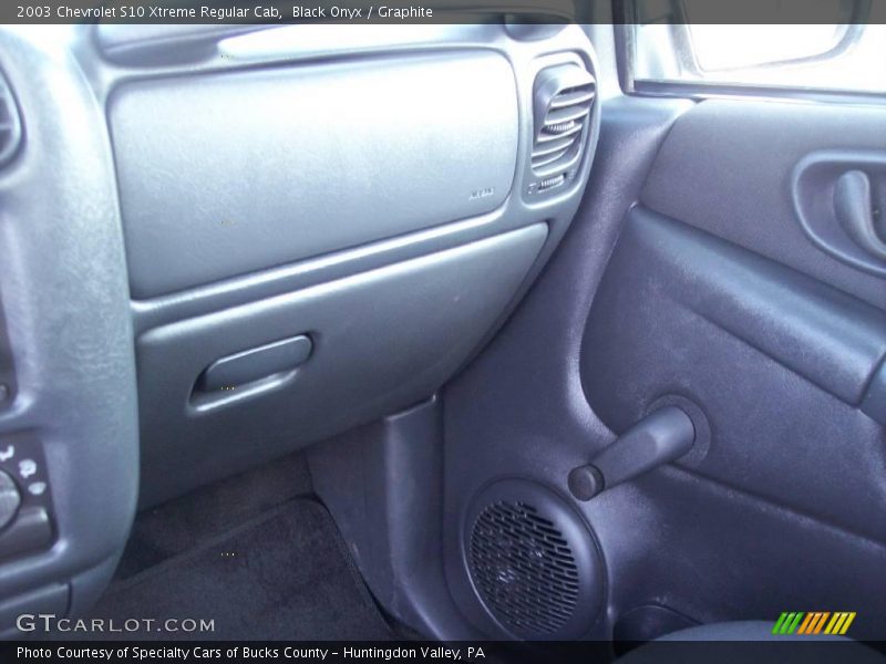 Black Onyx / Graphite 2003 Chevrolet S10 Xtreme Regular Cab
