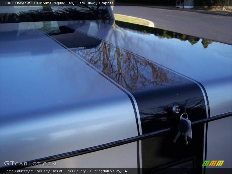Black Onyx / Graphite 2003 Chevrolet S10 Xtreme Regular Cab
