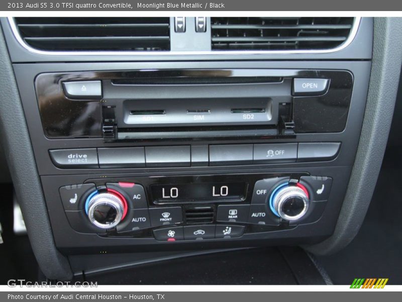 Controls of 2013 S5 3.0 TFSI quattro Convertible