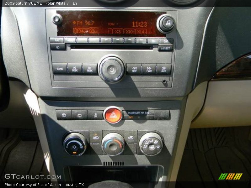 Polar White / Tan 2009 Saturn VUE XE