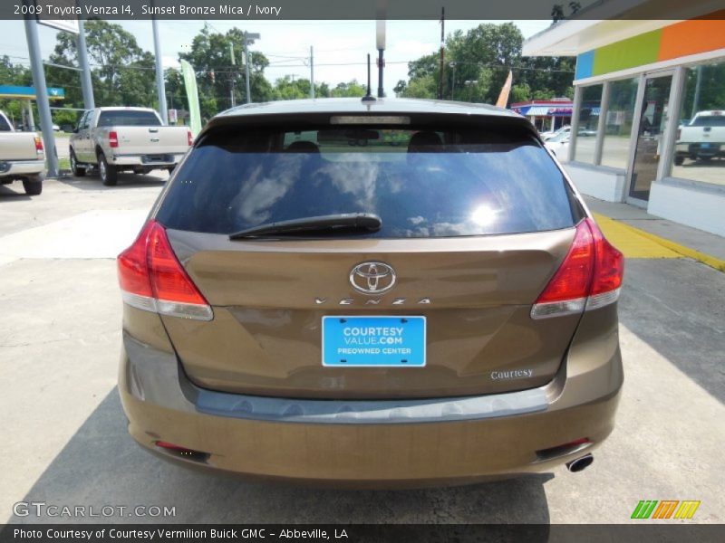 Sunset Bronze Mica / Ivory 2009 Toyota Venza I4
