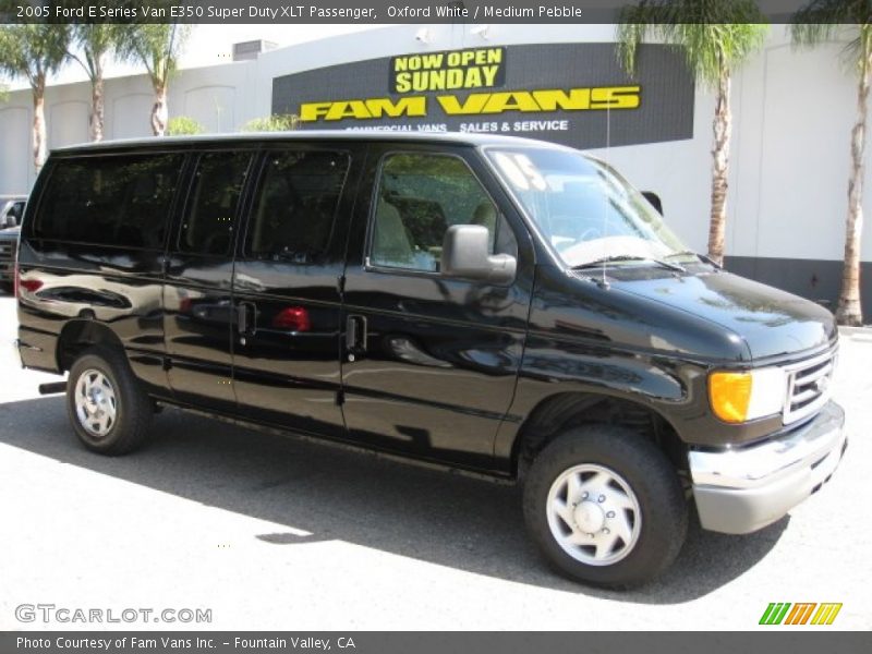 Oxford White / Medium Pebble 2005 Ford E Series Van E350 Super Duty XLT Passenger
