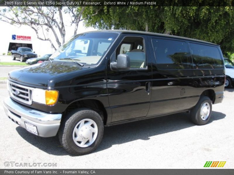 Oxford White / Medium Pebble 2005 Ford E Series Van E350 Super Duty XLT Passenger