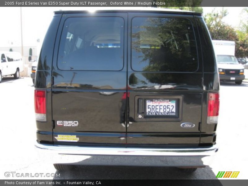 Oxford White / Medium Pebble 2005 Ford E Series Van E350 Super Duty XLT Passenger