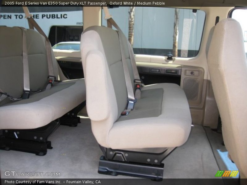 Oxford White / Medium Pebble 2005 Ford E Series Van E350 Super Duty XLT Passenger