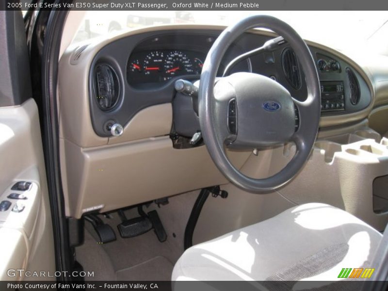 Oxford White / Medium Pebble 2005 Ford E Series Van E350 Super Duty XLT Passenger