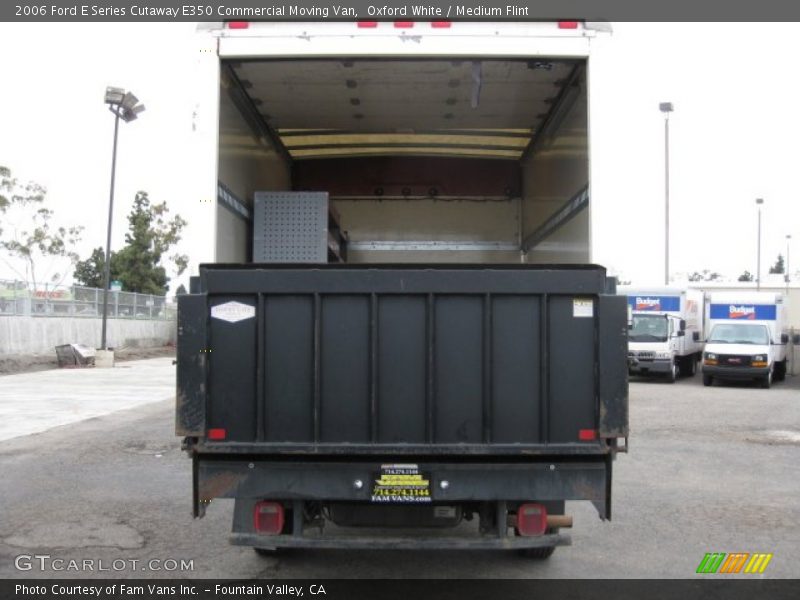Oxford White / Medium Flint 2006 Ford E Series Cutaway E350 Commercial Moving Van