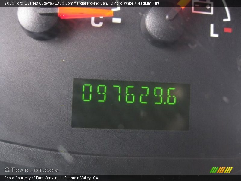 Oxford White / Medium Flint 2006 Ford E Series Cutaway E350 Commercial Moving Van