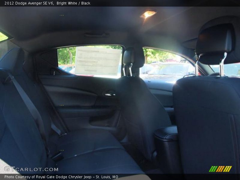 Bright White / Black 2012 Dodge Avenger SE V6