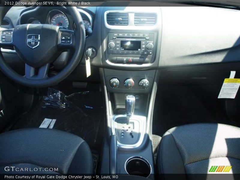 Bright White / Black 2012 Dodge Avenger SE V6