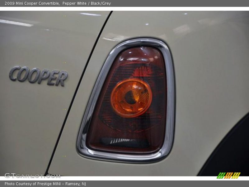 Pepper White / Black/Grey 2009 Mini Cooper Convertible