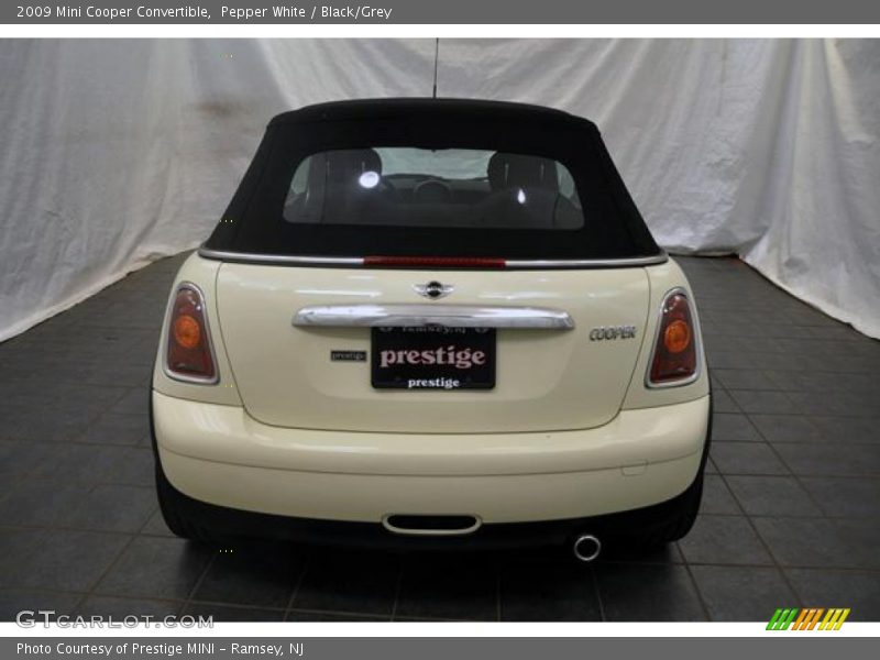 Pepper White / Black/Grey 2009 Mini Cooper Convertible