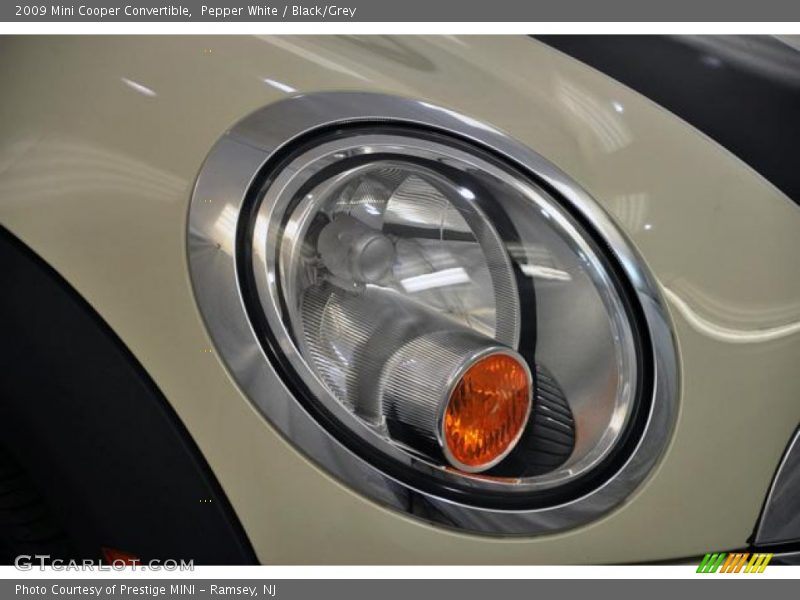 Pepper White / Black/Grey 2009 Mini Cooper Convertible