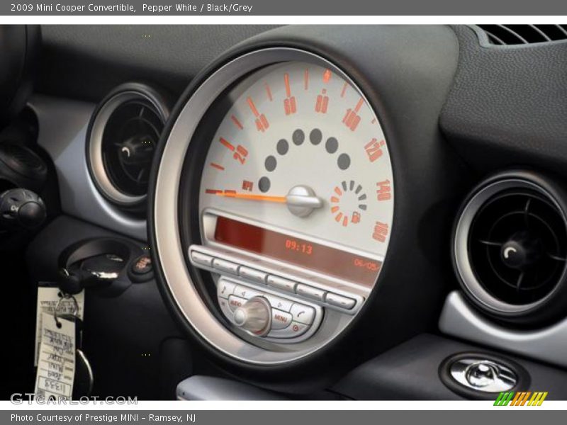 Pepper White / Black/Grey 2009 Mini Cooper Convertible