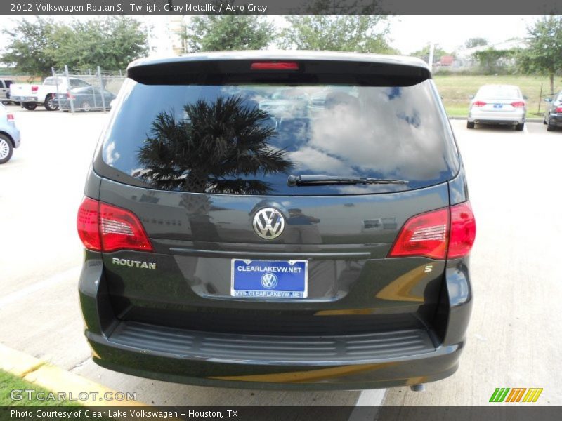 Twilight Gray Metallic / Aero Gray 2012 Volkswagen Routan S