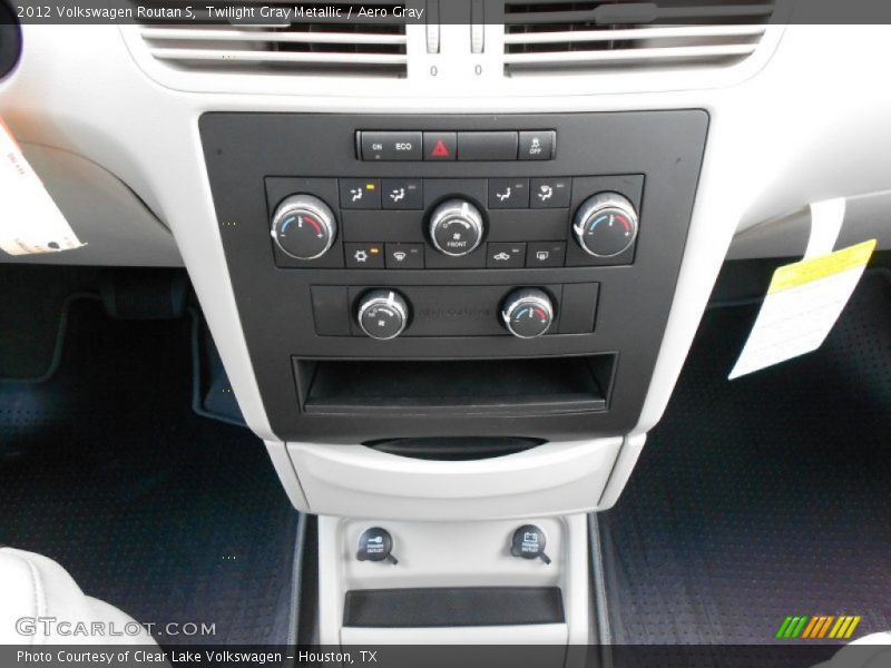 Twilight Gray Metallic / Aero Gray 2012 Volkswagen Routan S