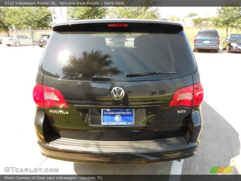 Nocturne Black Metallic / Sierra Sand 2012 Volkswagen Routan SEL