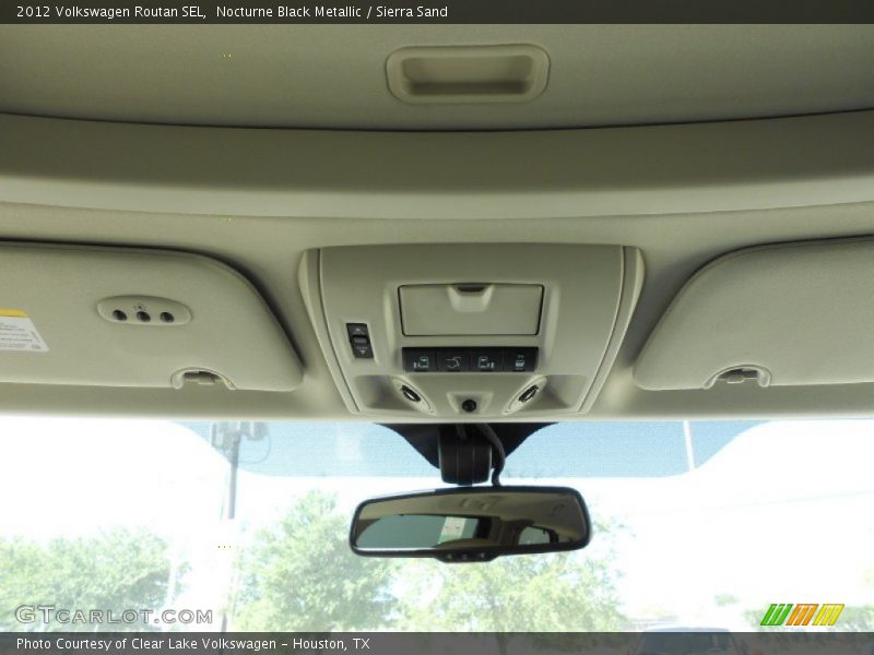 Nocturne Black Metallic / Sierra Sand 2012 Volkswagen Routan SEL