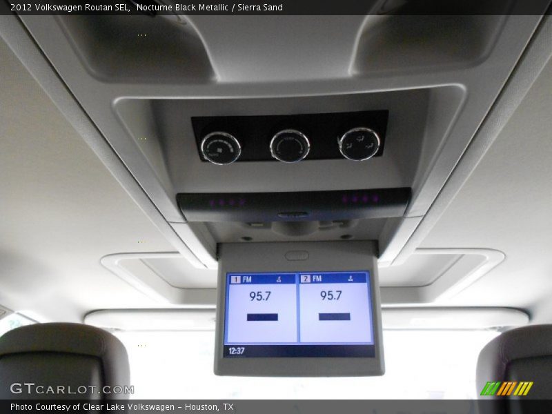 Nocturne Black Metallic / Sierra Sand 2012 Volkswagen Routan SEL